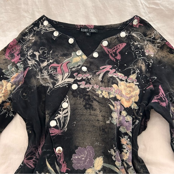 Y2K vtg grunge goth Black & multi-coloured floral angel silver button top - Picture 4 of 5
